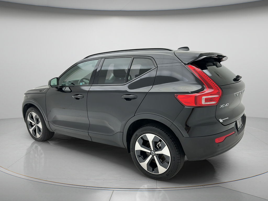 Used 2024 Volvo XC40 B5 Core AWD/4WD image 4