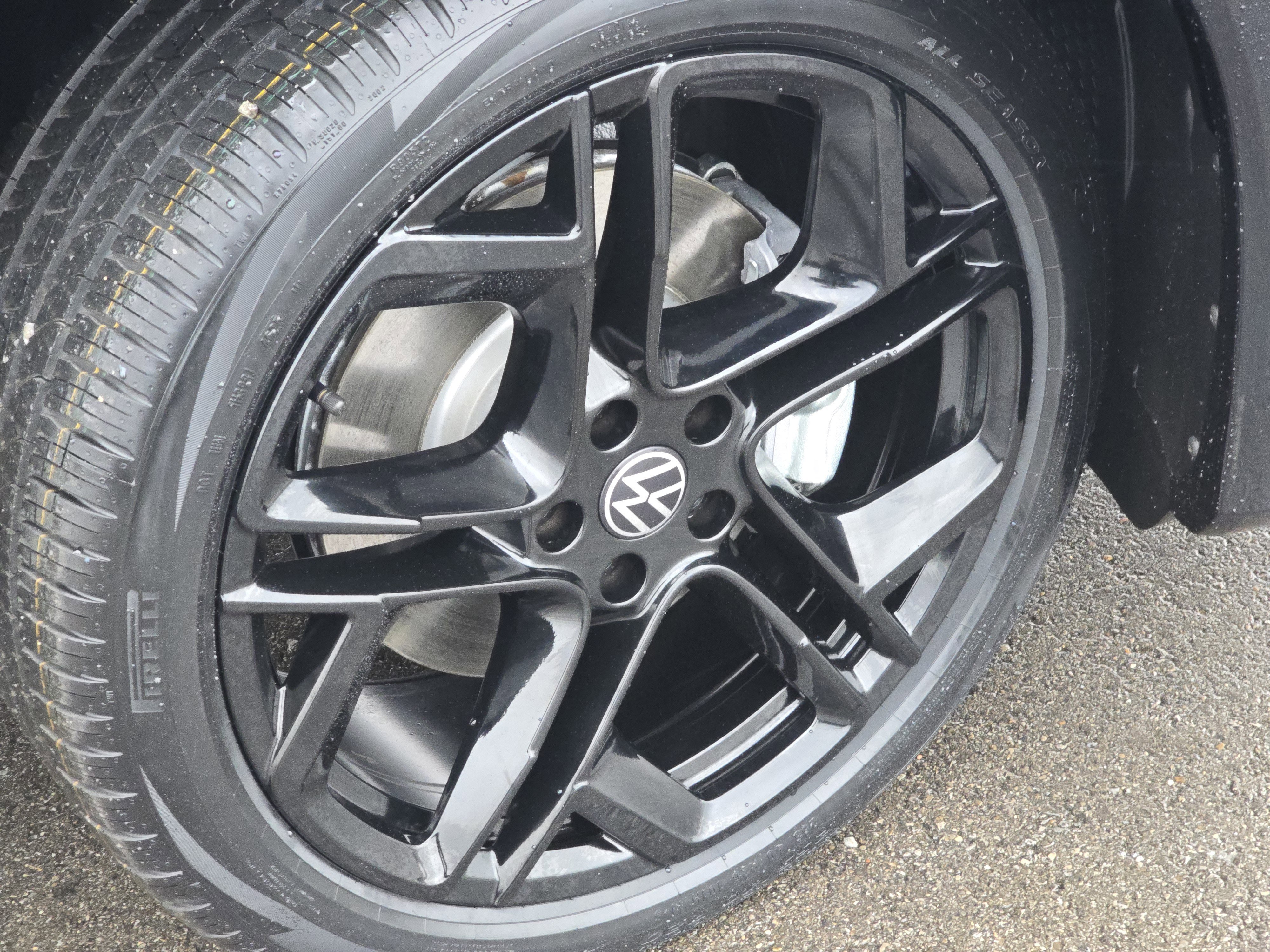 New 2026 Volkswagen Tiguan SE R-Line image 14