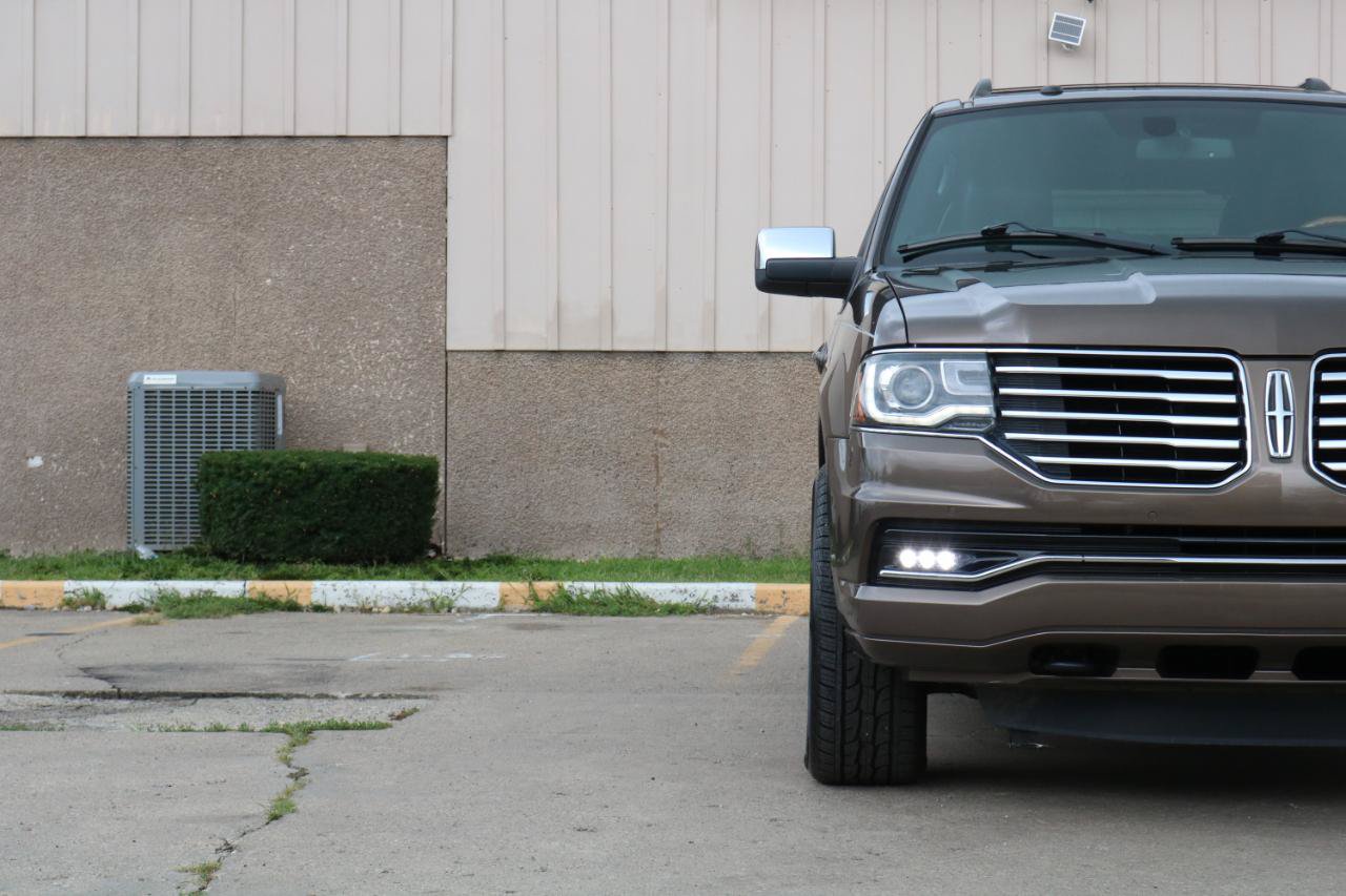 Used 2017 Lincoln Navigator Select AWD/4WD image 3