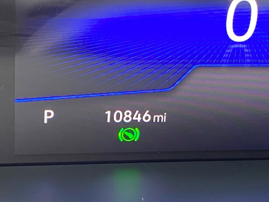 Used 2025 Volkswagen Taos SE image 16