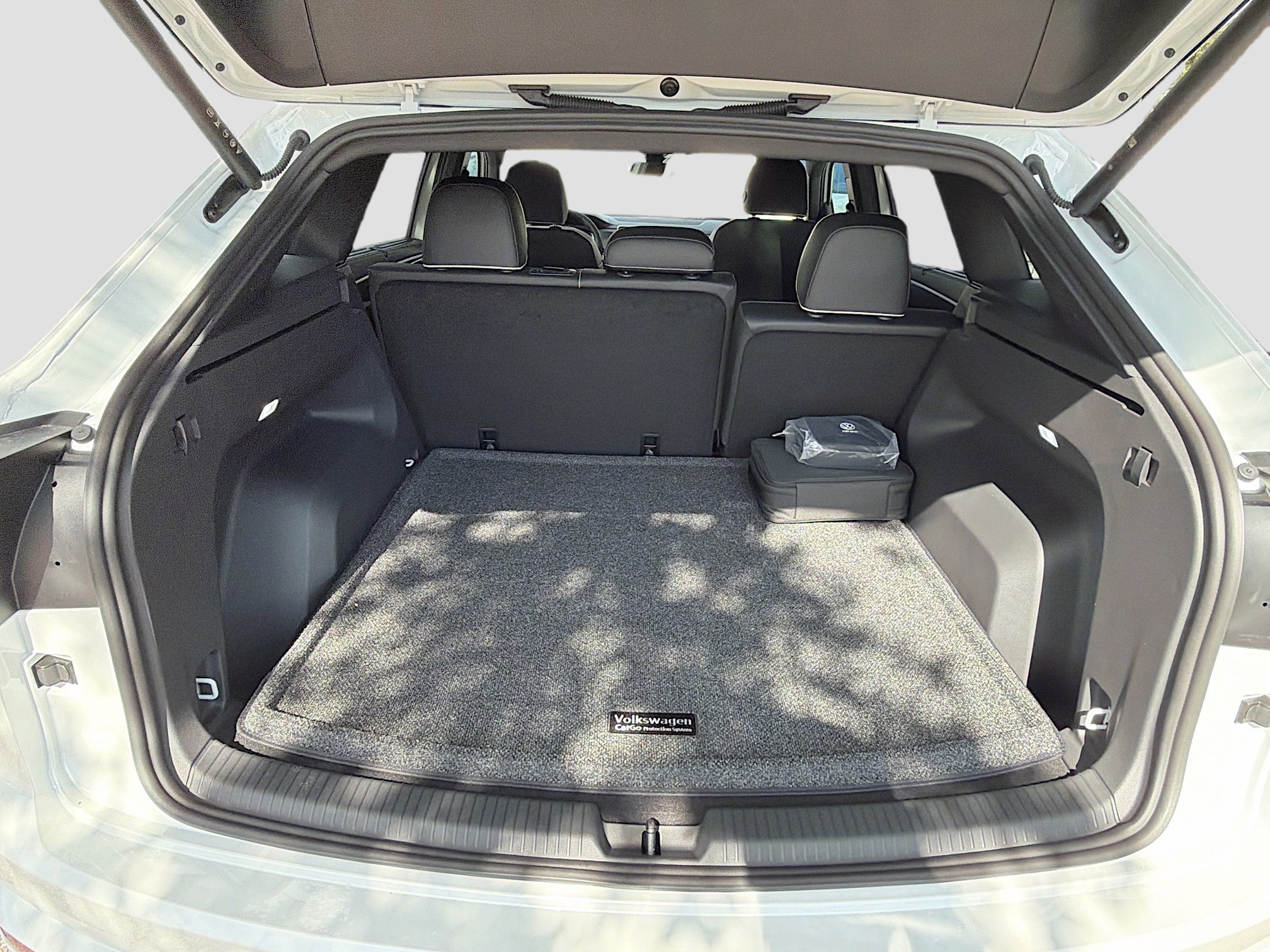 New 2026 Volkswagen Atlas Cross Sport SEL Premium R-Line image 12