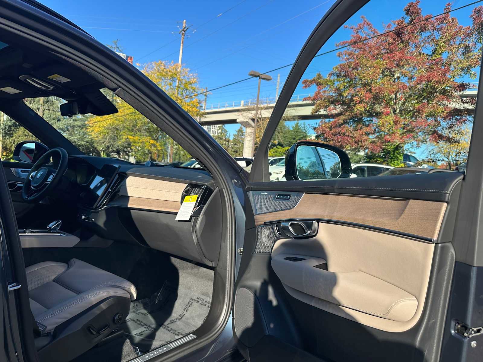 New 2026 Volvo XC90 B6 Ultra w/ Protection Package image 11