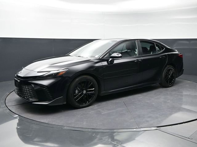 Used 2025 Toyota Camry SE FWD image 1
