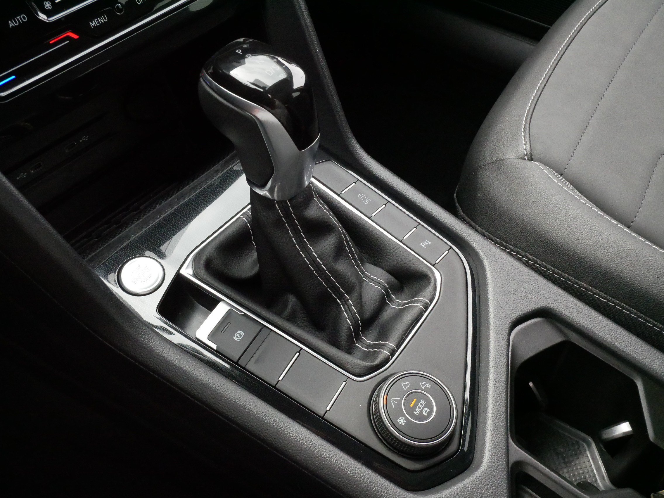 Certified 2025 Volkswagen Taos SE AWD/4WD image 24