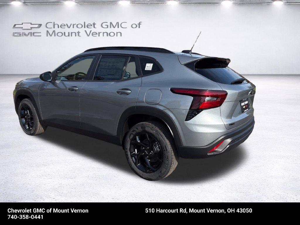 New 2026 Chevrolet Trax LT w/ Midnight Edition FWD image 3