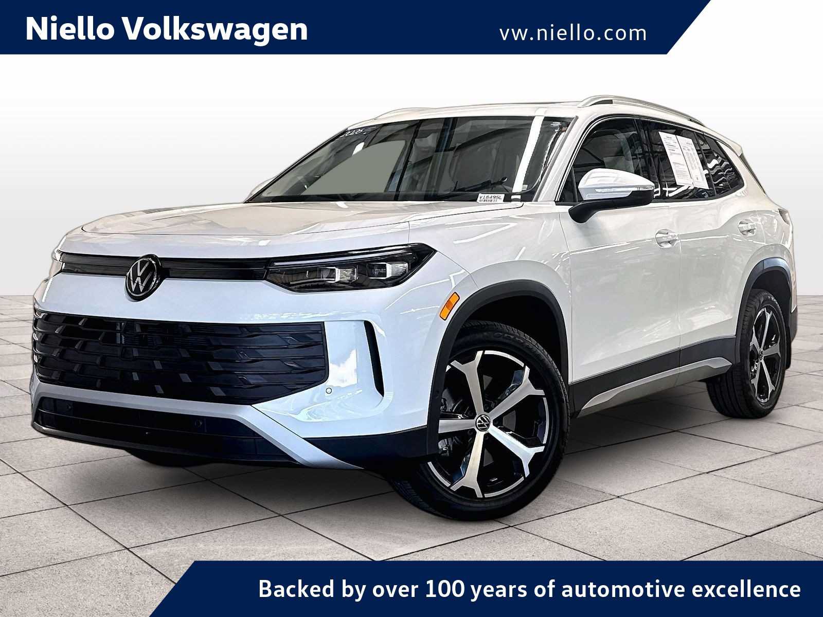 Used 2026 Volkswagen Tiguan SE w/ Panoramic Sunroof Package AWD/4WD image 1