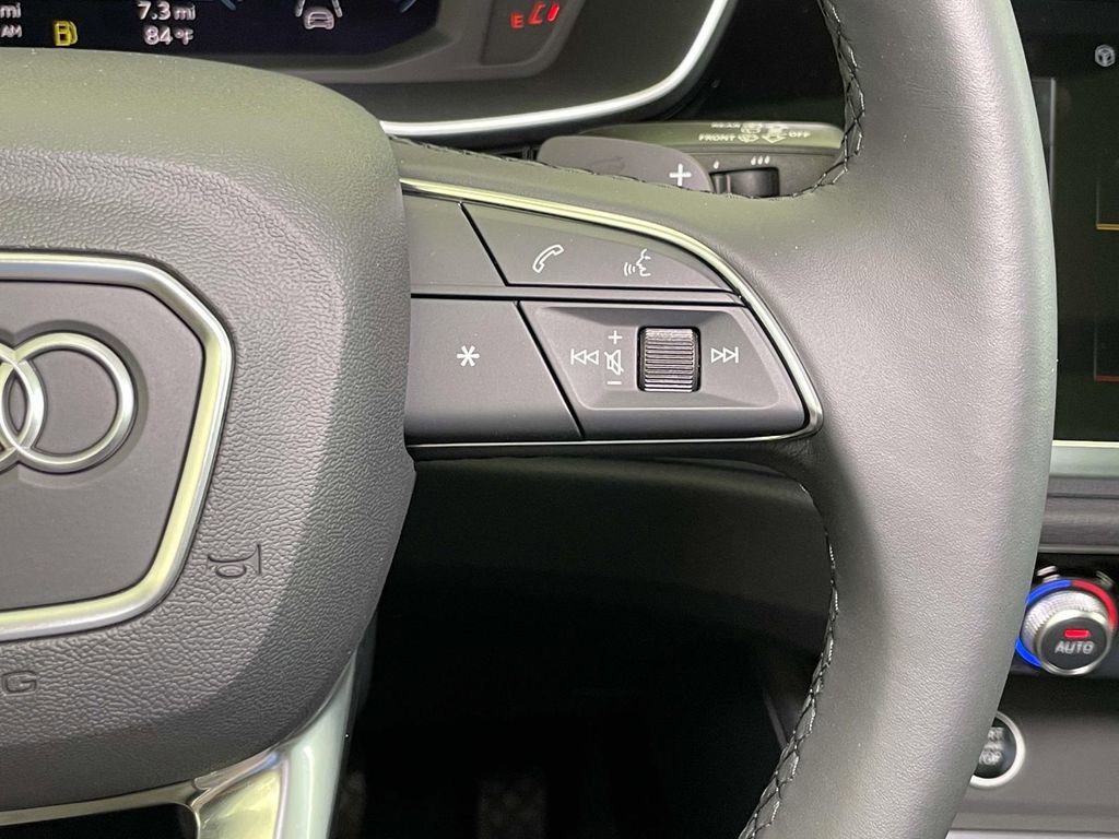 New 2025 Audi Q3 2.0T Premium image 38