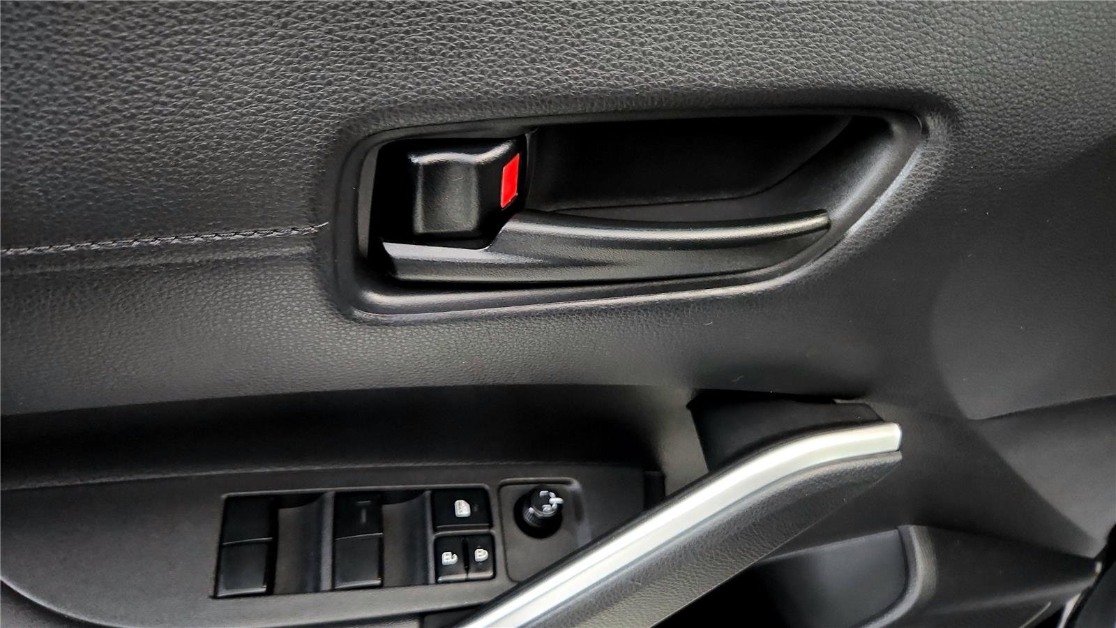 Used 2023 Toyota Corolla Cross LE w/ Moonroof Package image 23