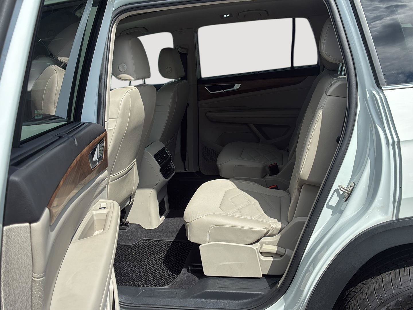 Used 2024 Volkswagen Atlas SE AWD/4WD image 24