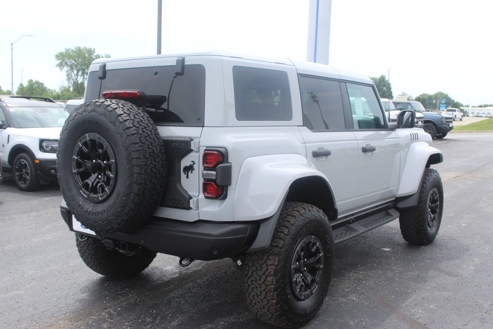 New 2026 Ford Bronco Raptor w/ Interior Carbon Fiber Pack AWD/4WD image 5