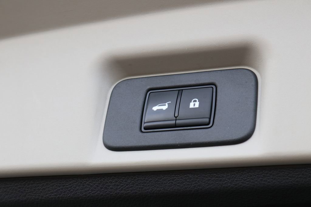 Used 2023 Nissan Ariya AWD image 28