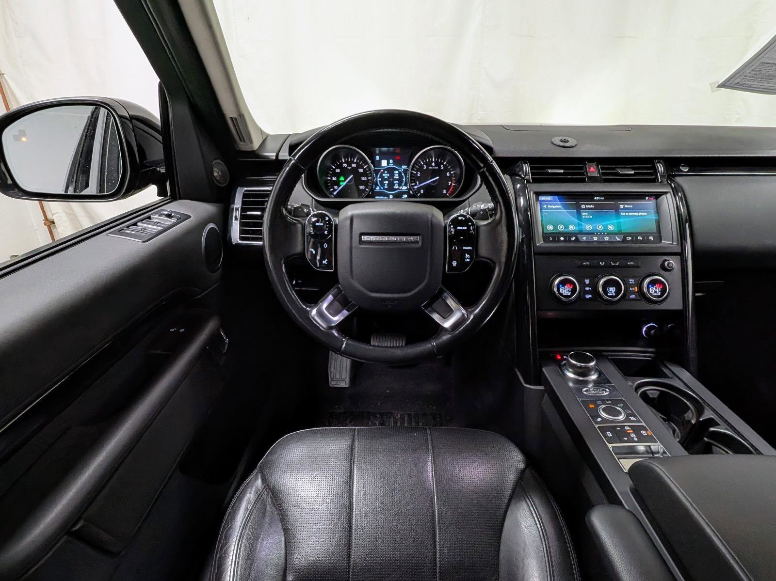 Used 2019 Land Rover Discovery SE AWD/4WD image 2