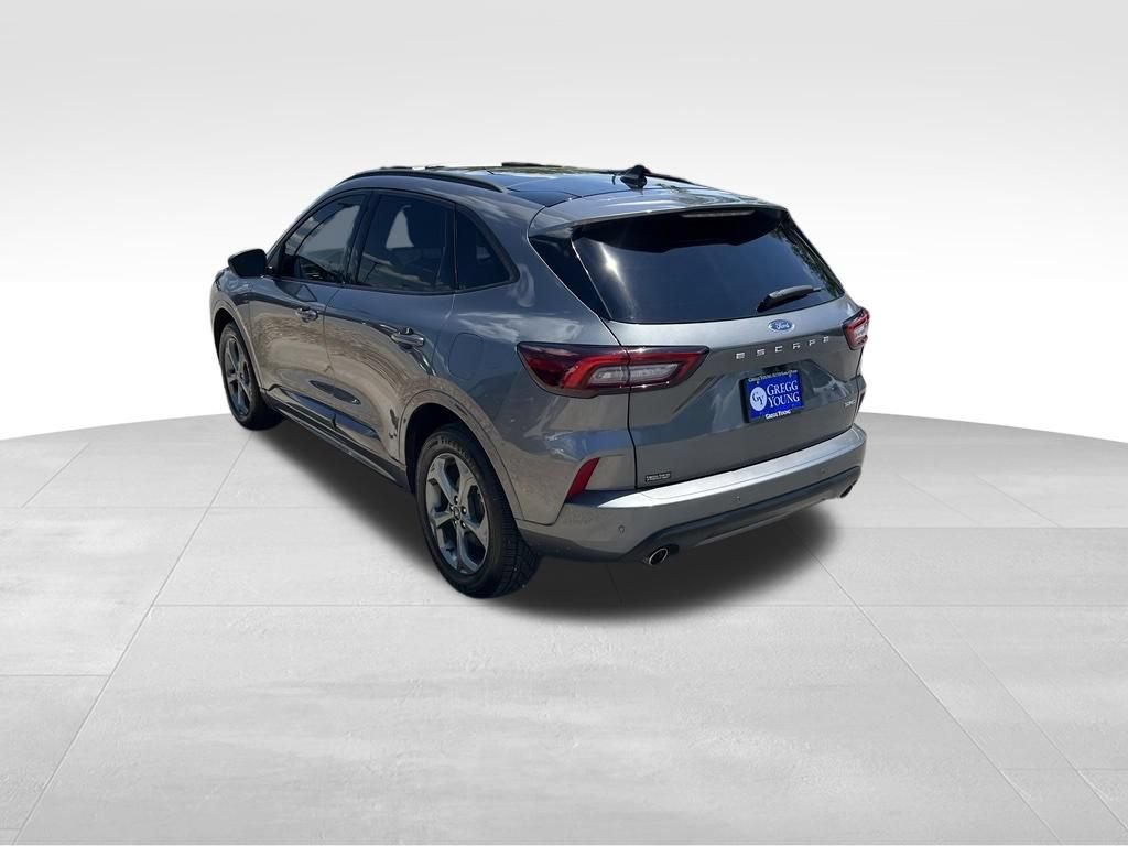 Used 2024 Ford Escape ST-Line w/ Tech Pack #1 AWD/4WD image 4