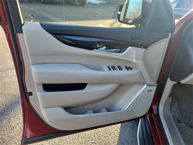 Used 2020 Cadillac Escalade Luxury w/ Escalade Sport Edition image 27