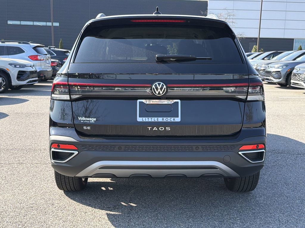 New 2026 Volkswagen Taos SE image 4
