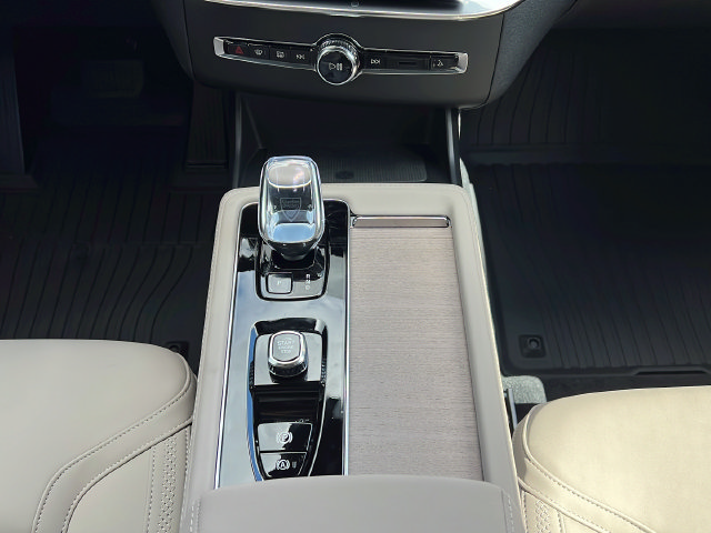 New 2027 Volvo XC90 T8 Plus AWD/4WD image 20