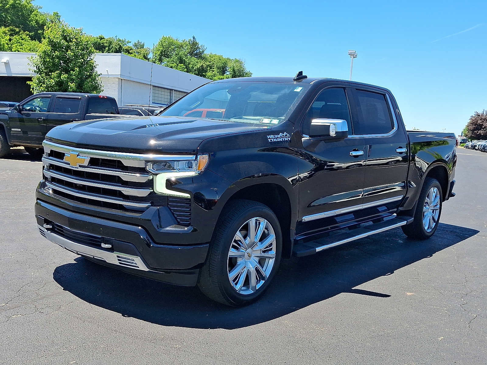 Used 2023 Chevrolet Silverado 1500 High Country w/ High Country Premium Package AWD/4WD image 3
