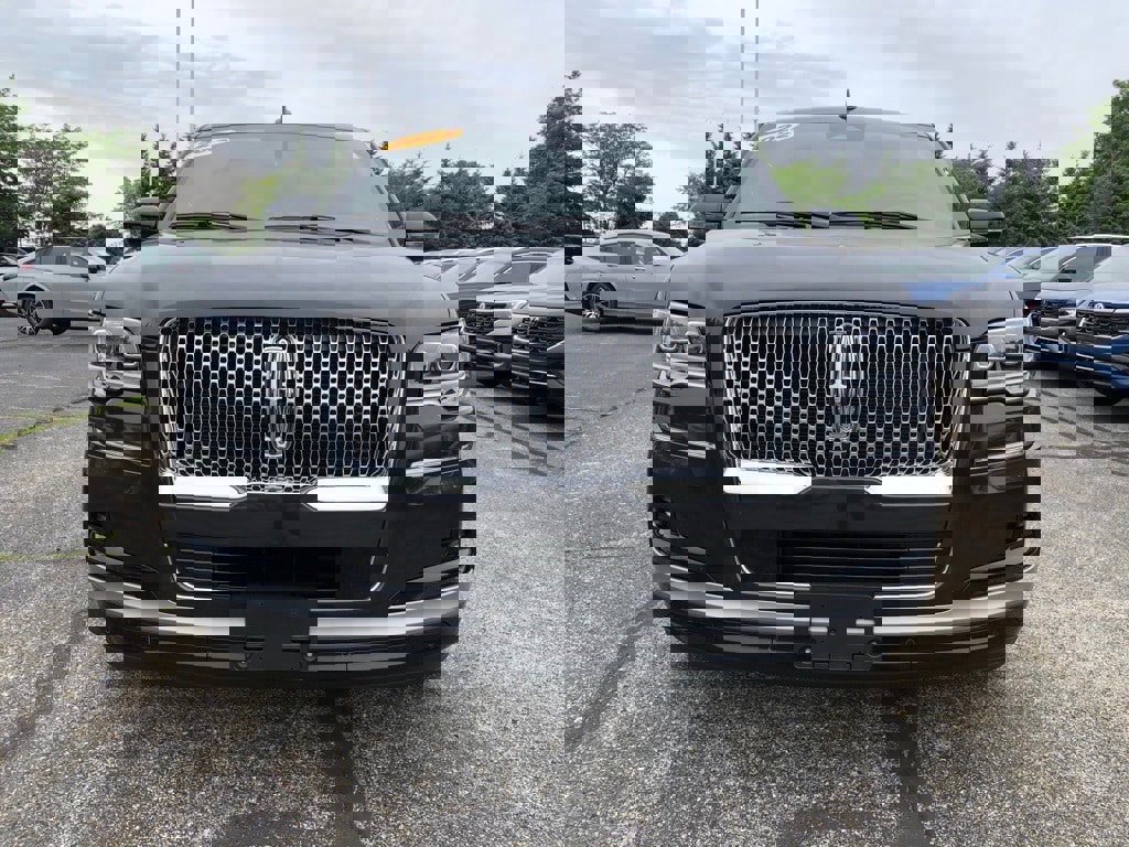 Used 2022 Lincoln Navigator Reserve image 2