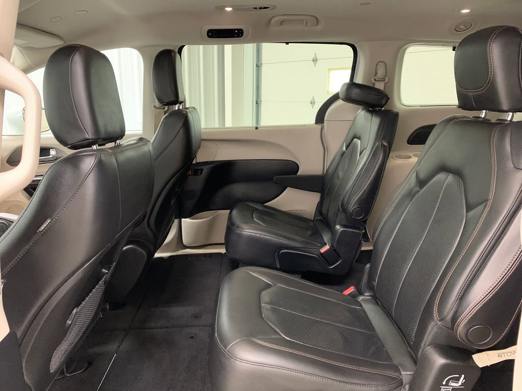 Used 2020 Chrysler Pacifica Touring-L FWD image 18