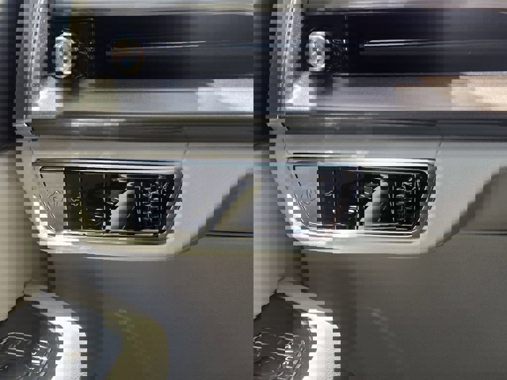 New 2026 Cadillac Vistiq Sport w/ LPO, Floor Liner Package image 22