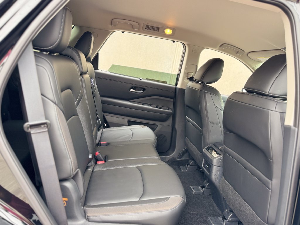 Used 2025 Nissan Pathfinder SL FWD image 27