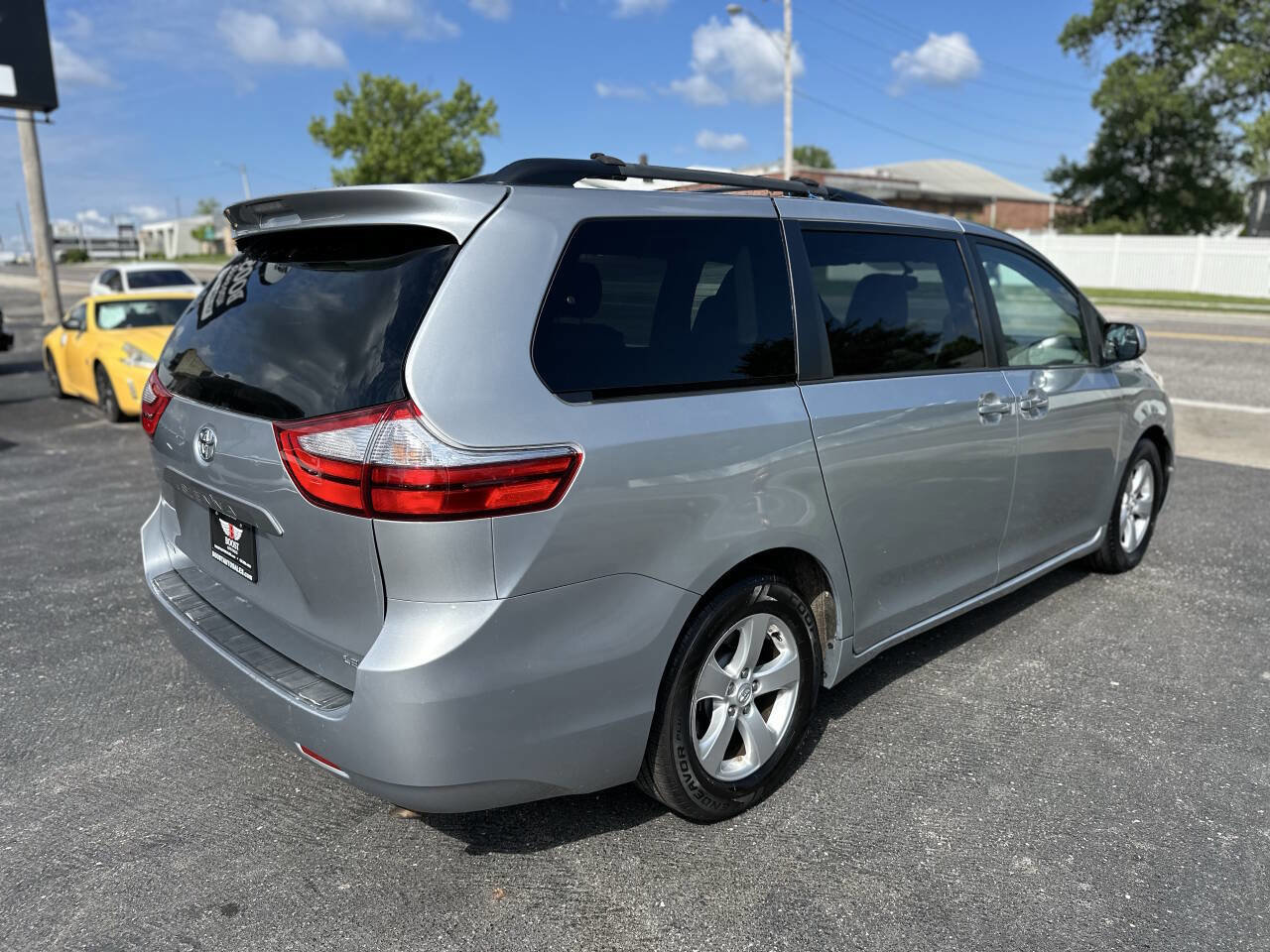 Used 2015 Toyota Sienna LE FWD image 7