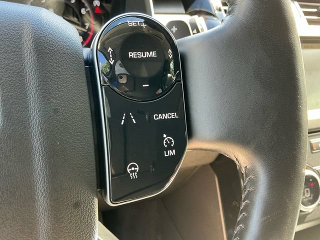 Used 2020 Land Rover Discovery SE AWD/4WD image 25