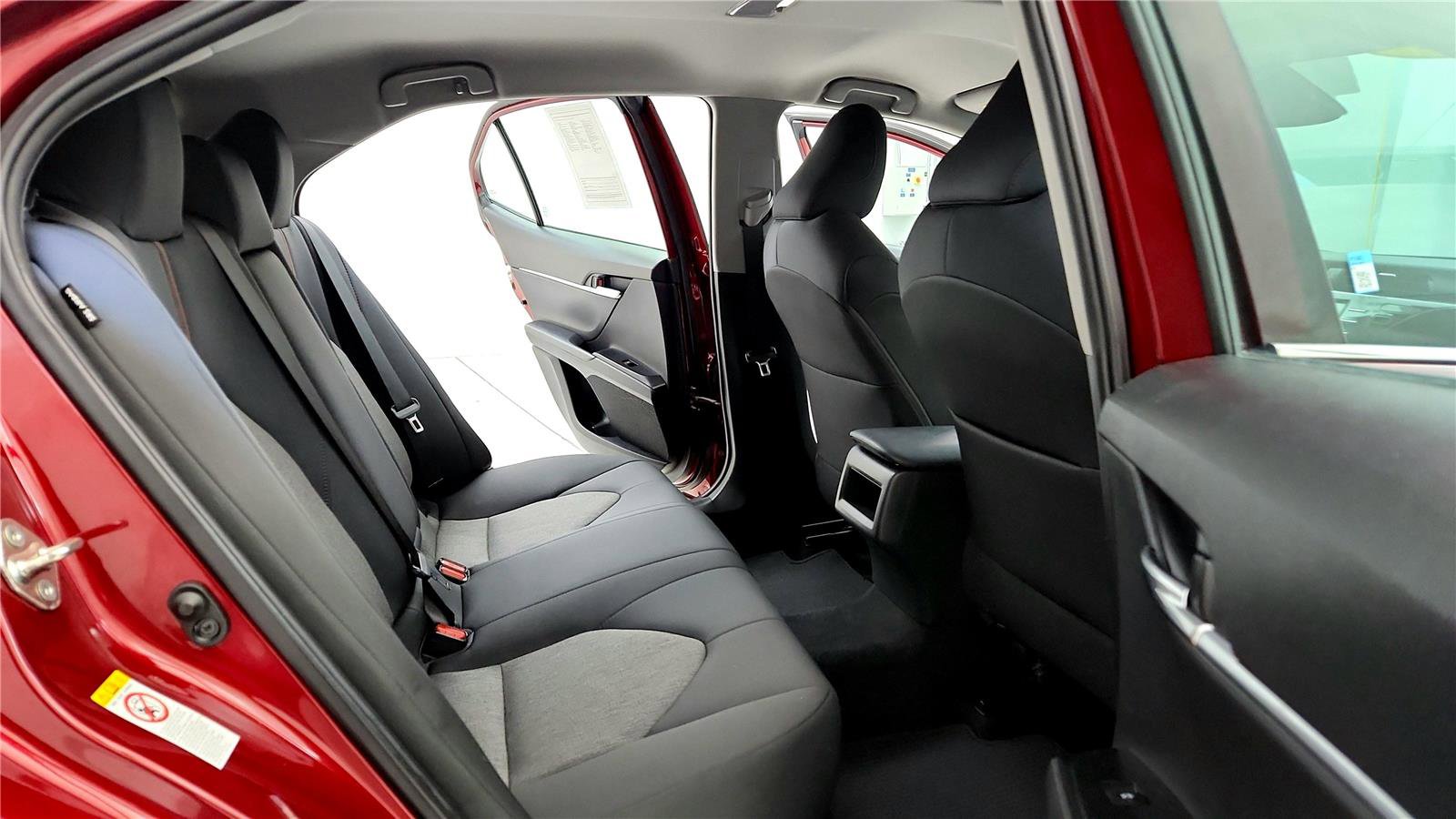 Used 2019 Toyota Camry LE w/ Carpet Mat Package image 18