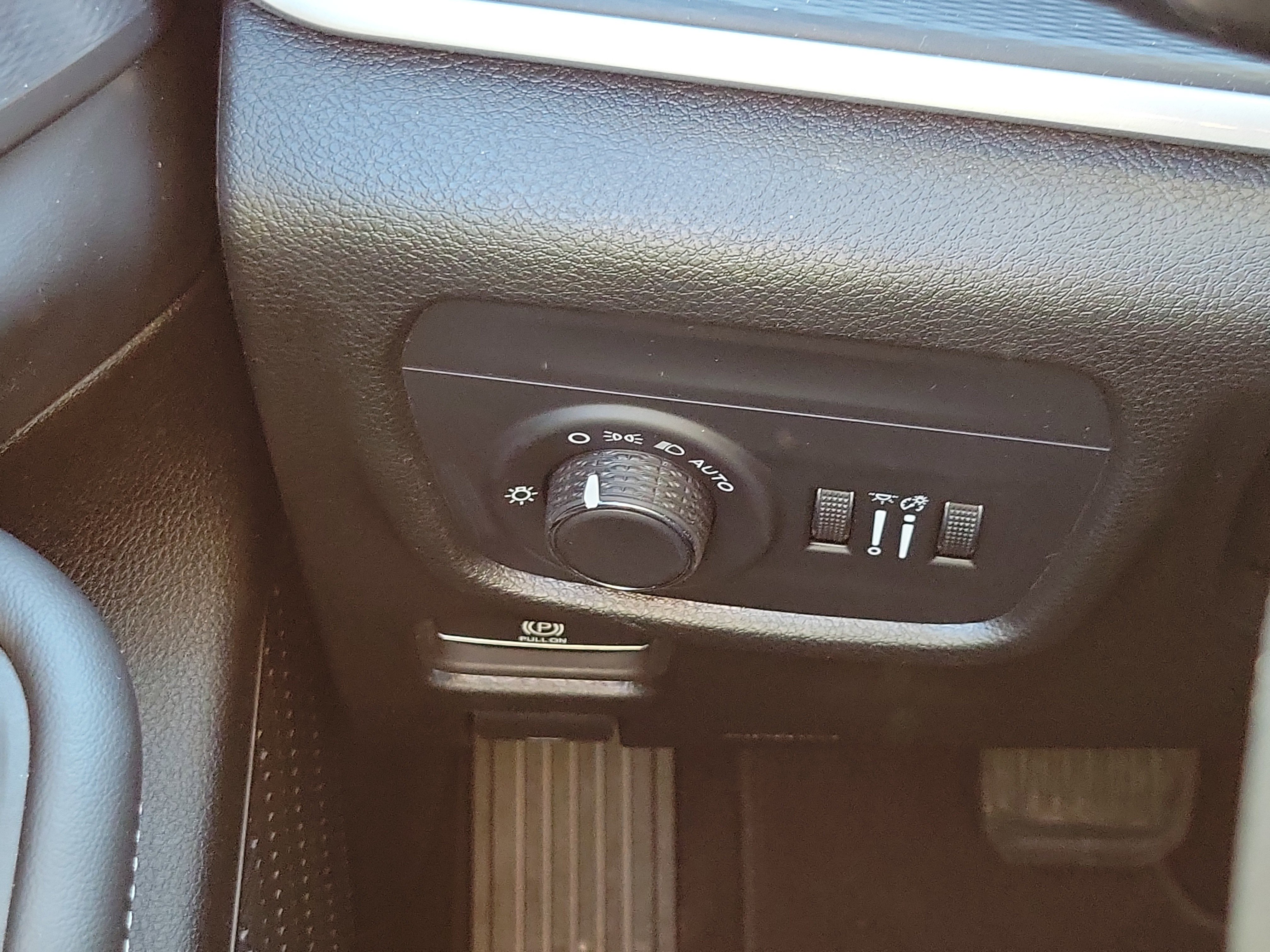 Used 2024 Jeep Grand Cherokee Laredo X image 12