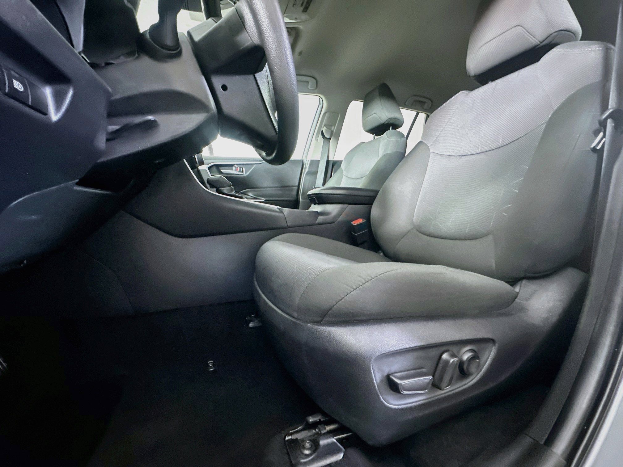 Used 2025 Toyota RAV4 XLE AWD/4WD image 13