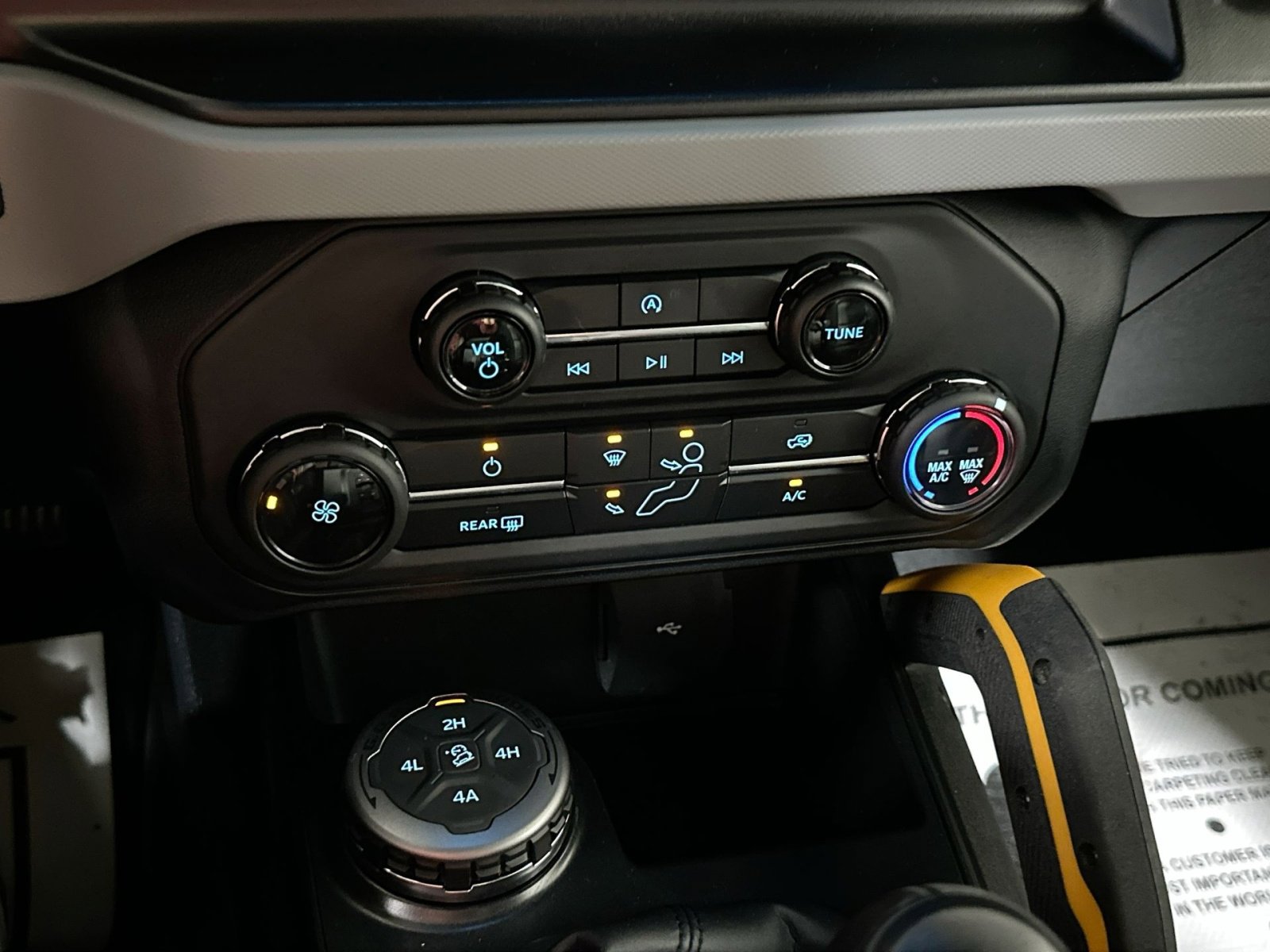 Used 2021 Ford Bronco Badlands image 24