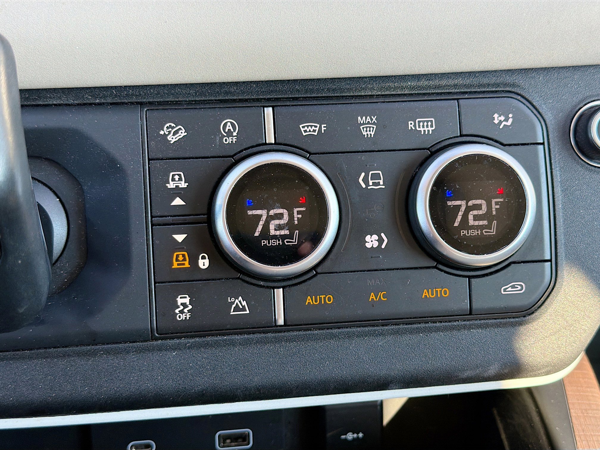 Used 2022 Land Rover Defender 110 SE image 34