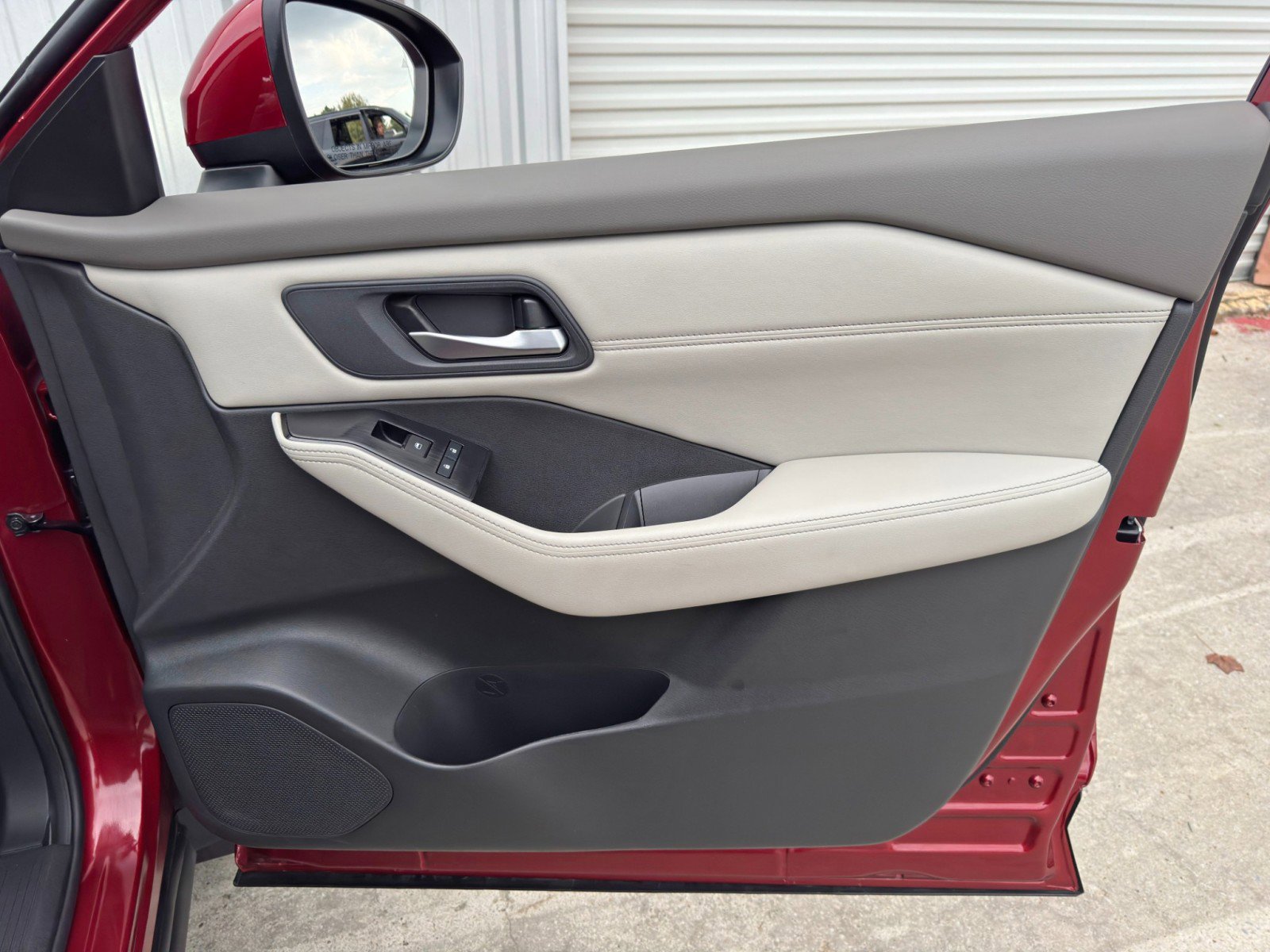 Used 2024 Nissan Rogue SV w/ SV Premium Package image 38