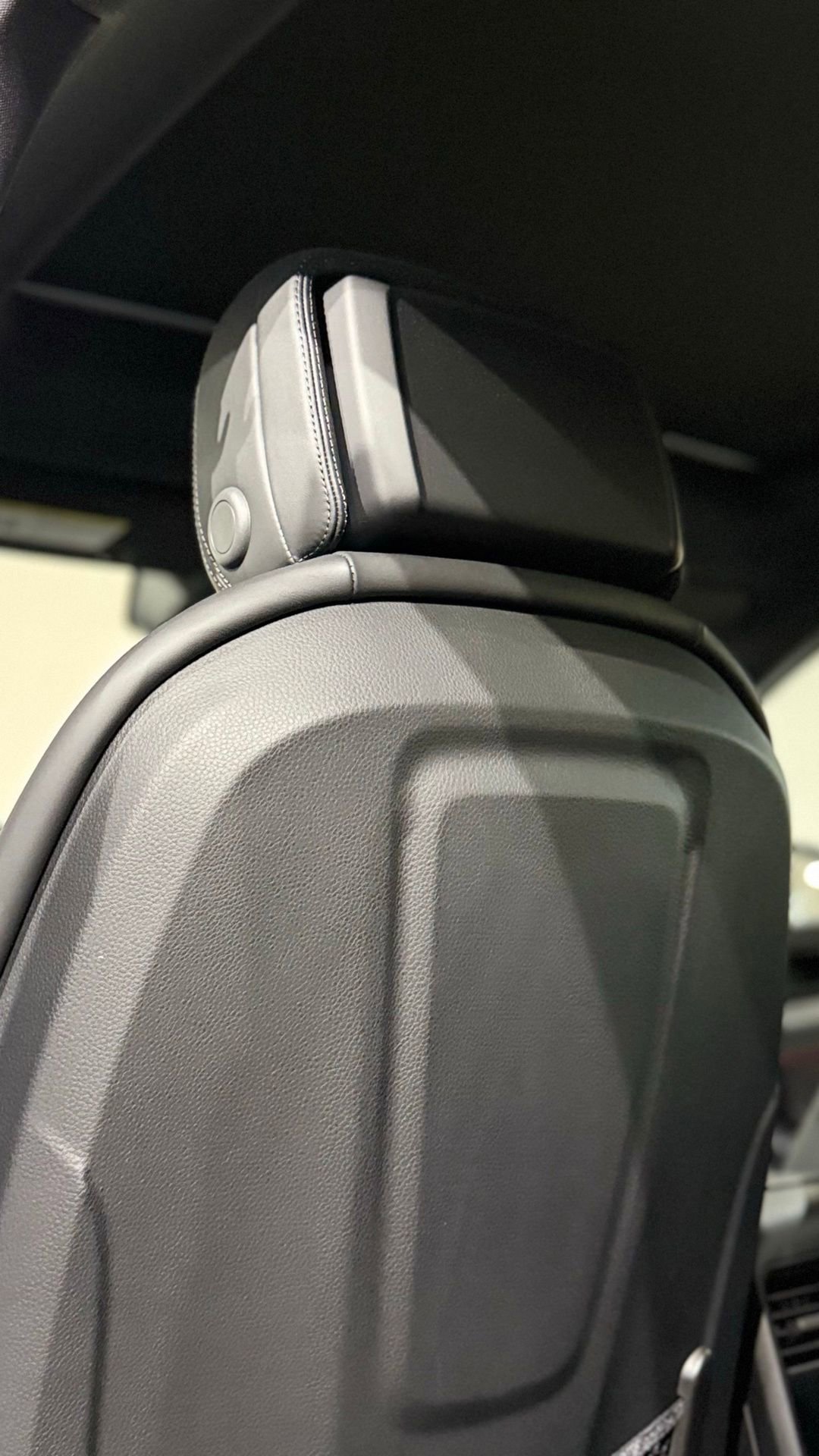 Used 2025 Porsche Cayenne Coupe image 52