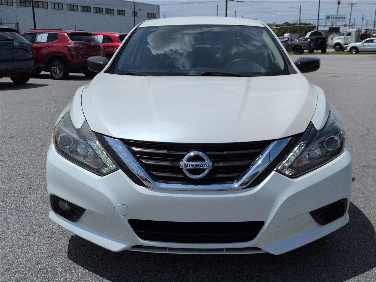 Used 2017 Nissan Altima 2.5 SR w/ Midnight Edition Package FWD image 8