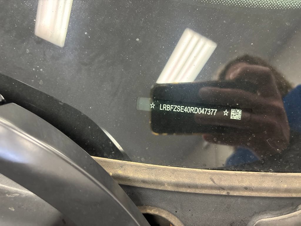 Used 2024 Buick Envision Avenir AWD/4WD image 2