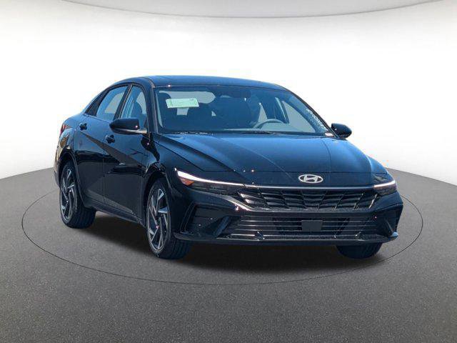 Used 2025 Hyundai Elantra SEL FWD image 1