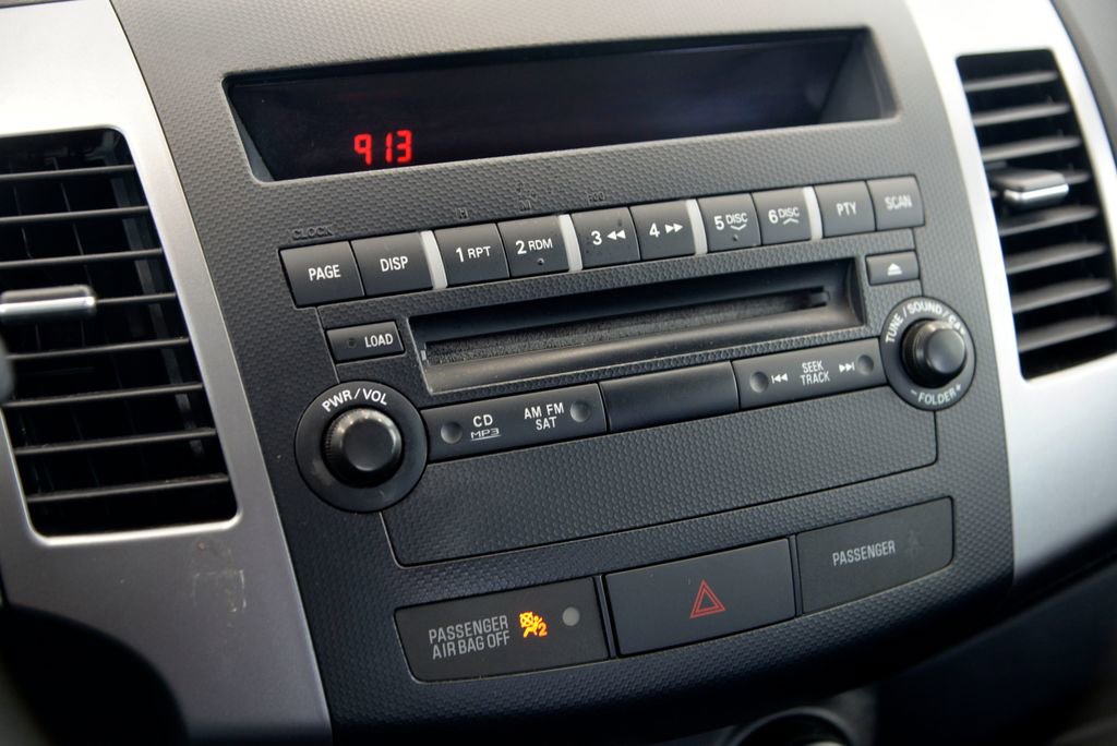 Used 2008 Mitsubishi Outlander ES FWD image 19