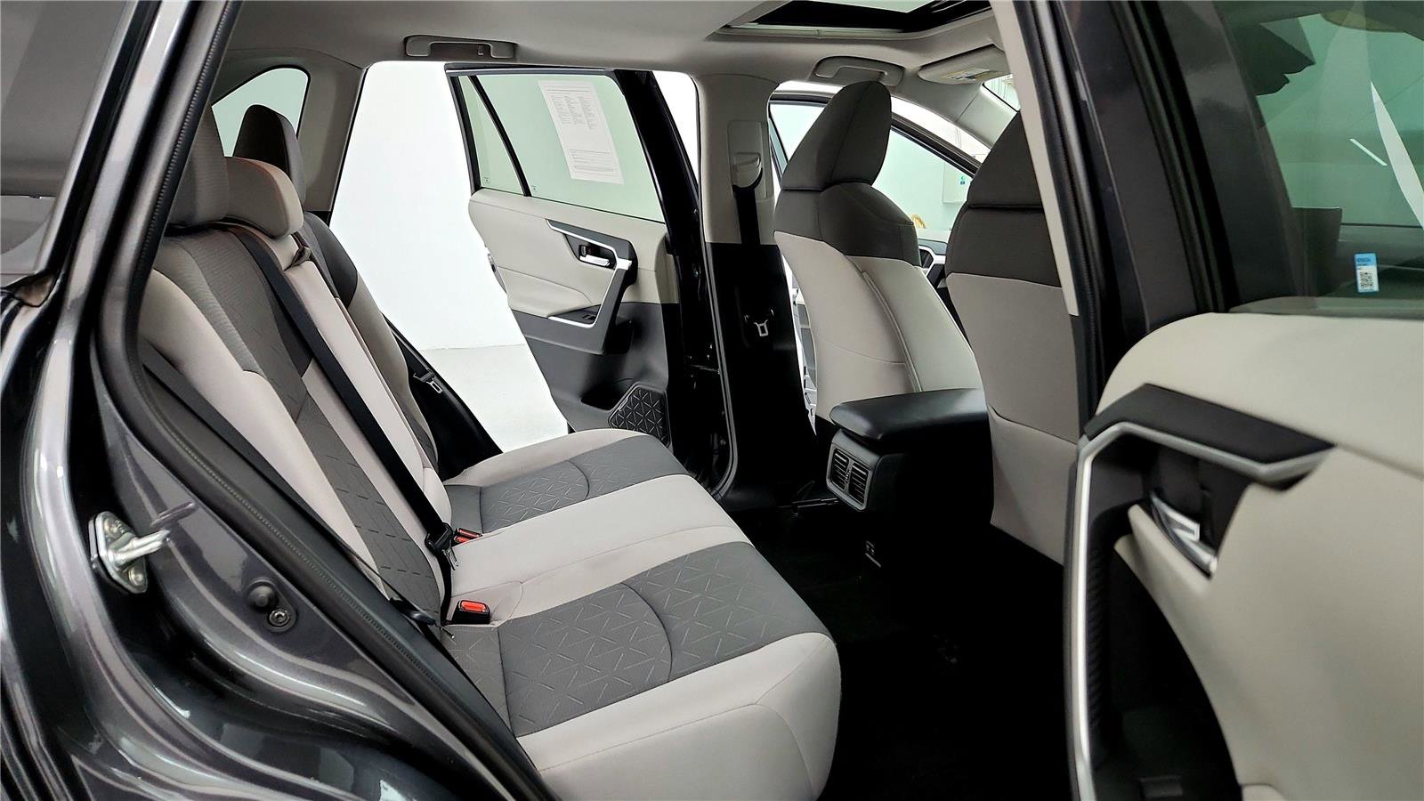 Used 2020 Toyota RAV4 XLE w/ Convenience Package image 15