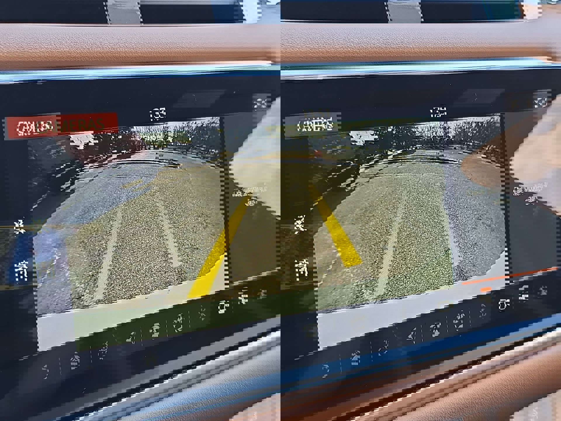 Used 2018 Land Rover Range Rover Sport HSE Dynamic image 18