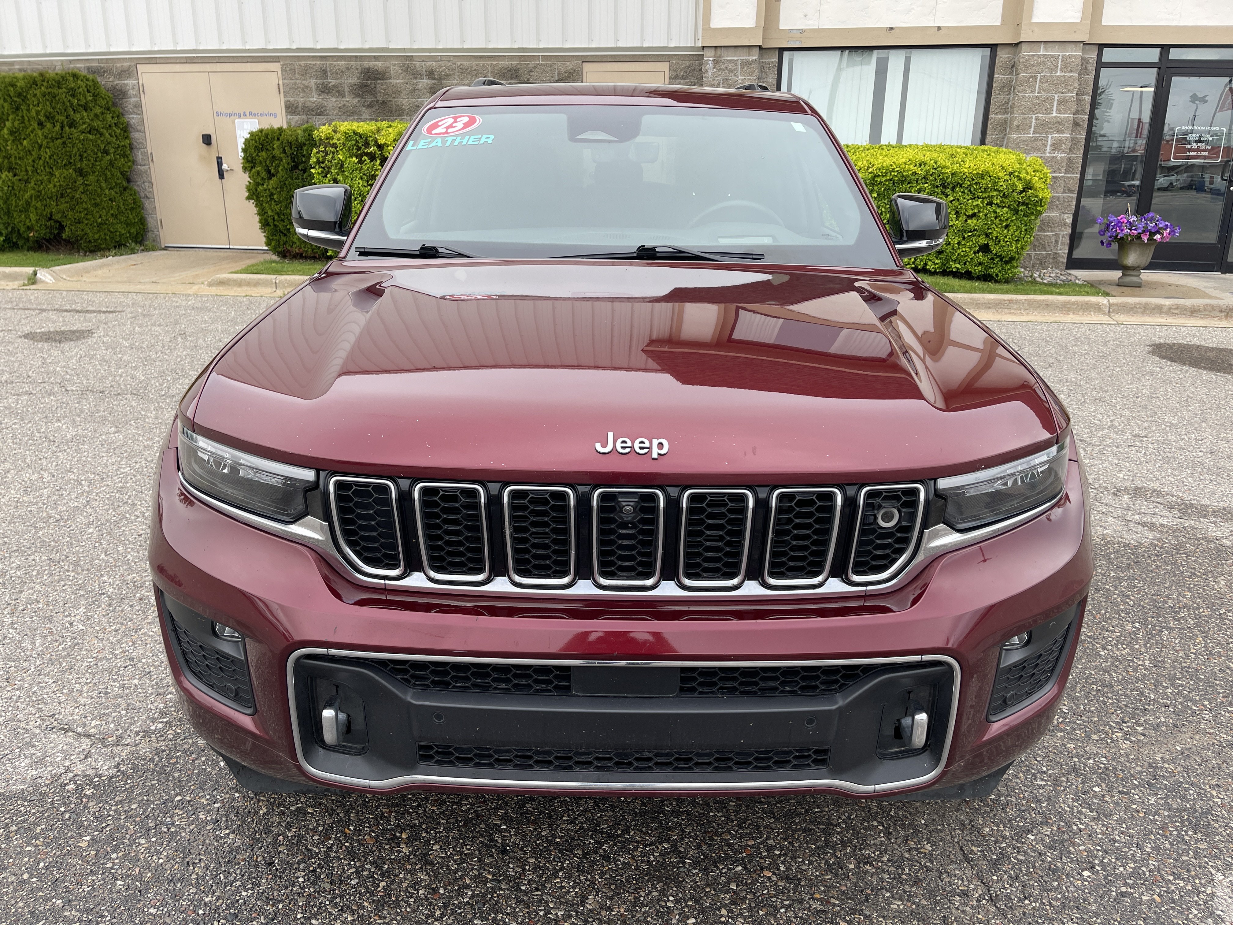 Used 2023 Jeep Grand Cherokee Overland w/ Adv Protech Group III AWD/4WD image 8