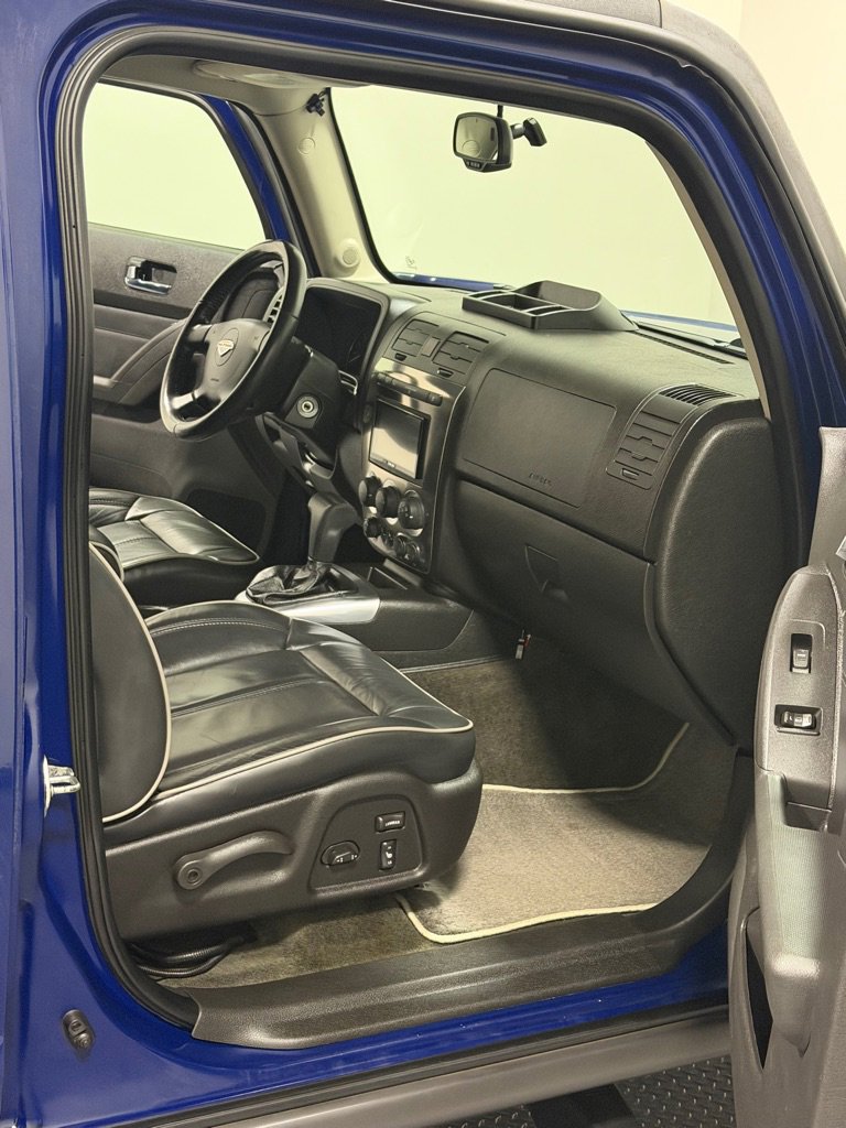 Used 2009 HUMMER H3 Alpha image 11