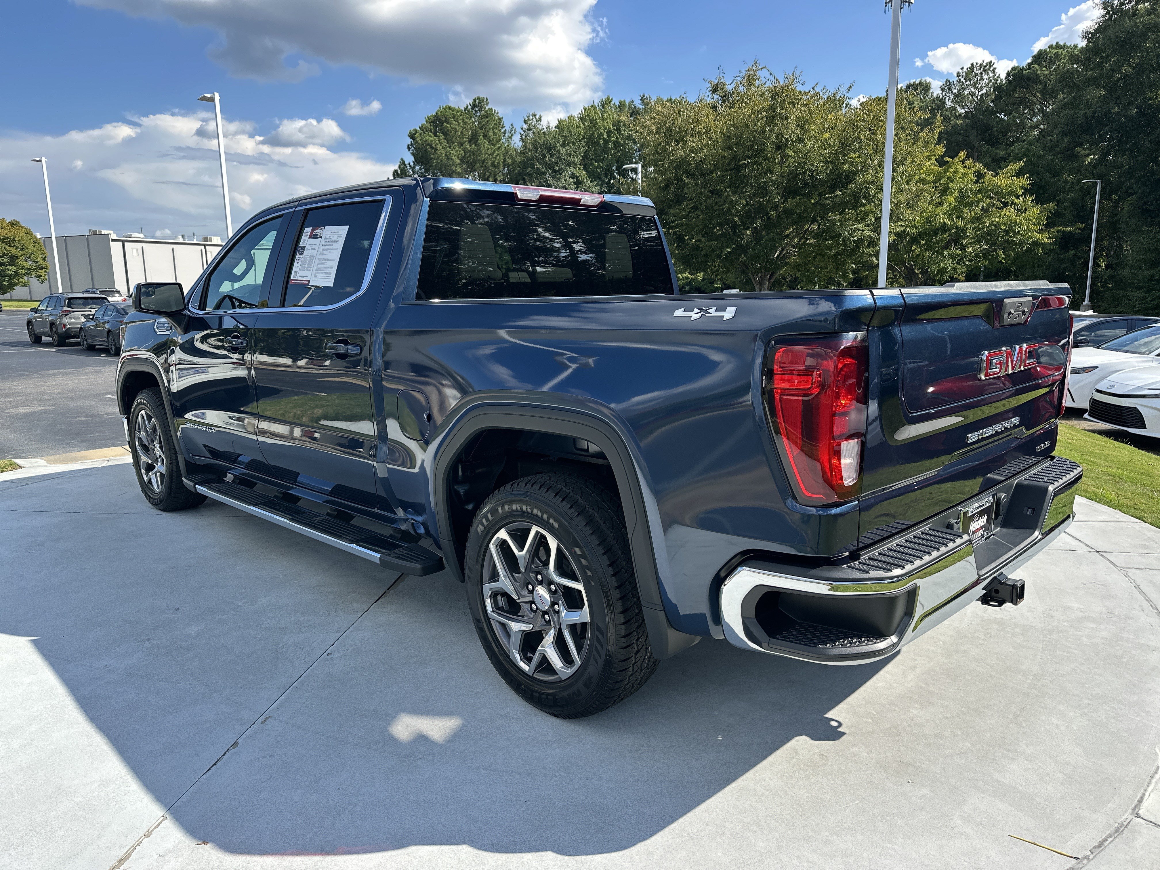 Used 2022 GMC Sierra 1500 SLE AWD/4WD image 8