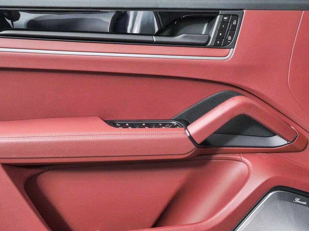 Certified 2024 Porsche Cayenne Turbo AWD/4WD image 6