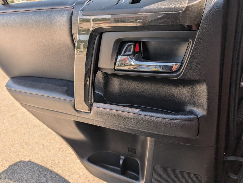 Used 2020 Toyota 4Runner TRD Off-Road AWD/4WD image 29