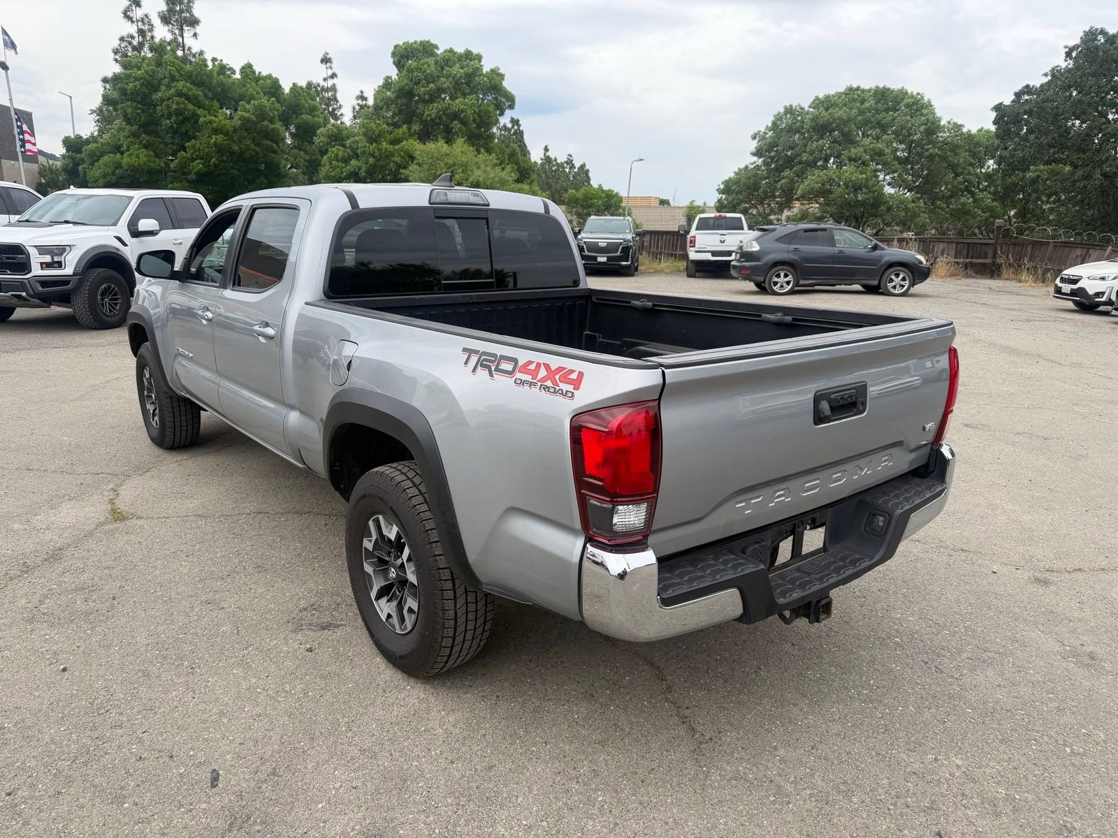 Used 2019 Toyota Tacoma TRD Off-Road w/ TRD Premium Off Road Package image 3