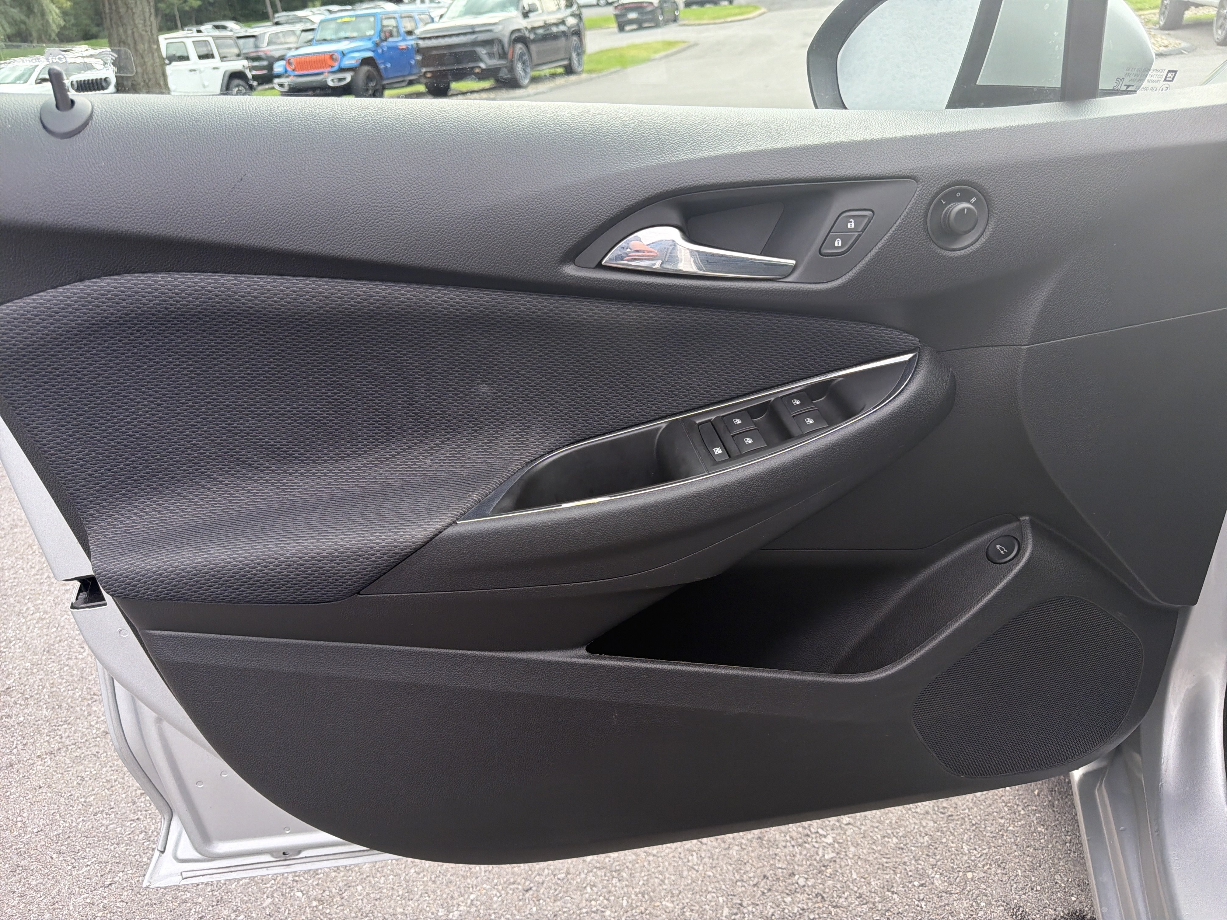Used 2019 Chevrolet Cruze LS FWD image 15
