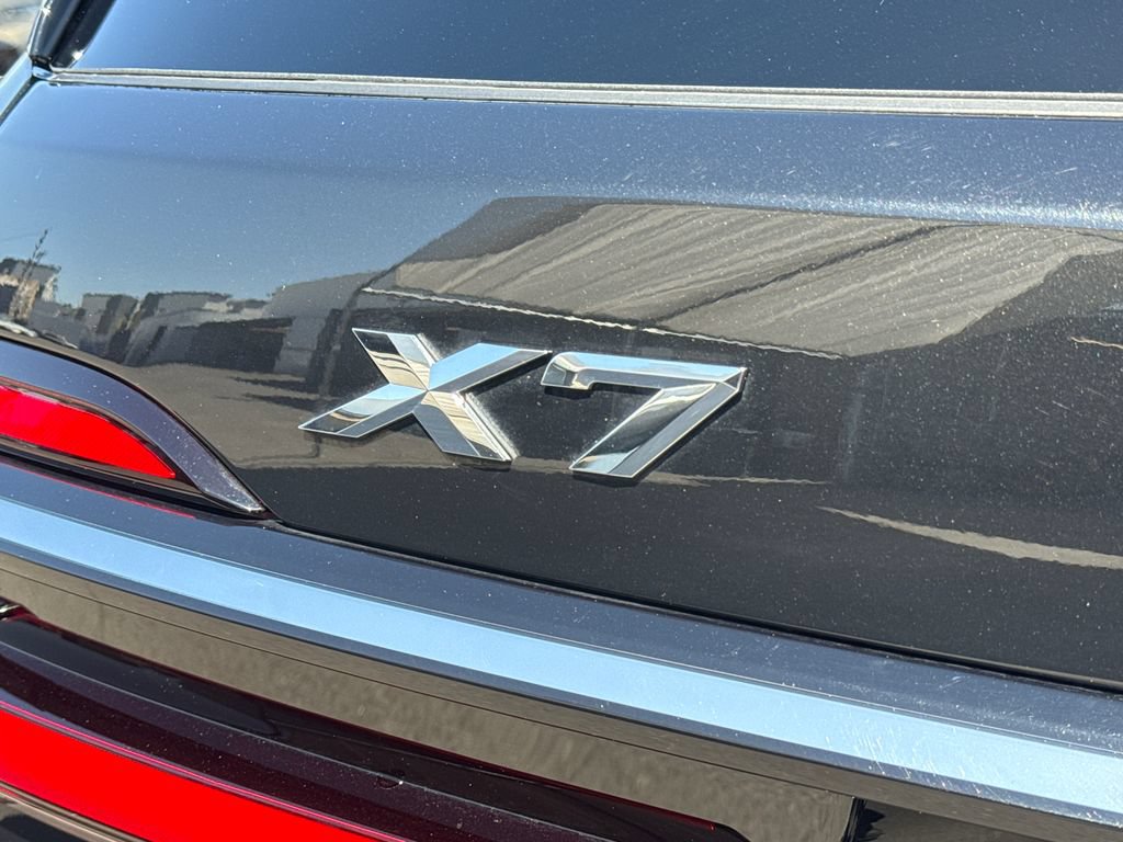 Used 2025 BMW X7 xDrive40i w/ Premium Package AWD/4WD image 9