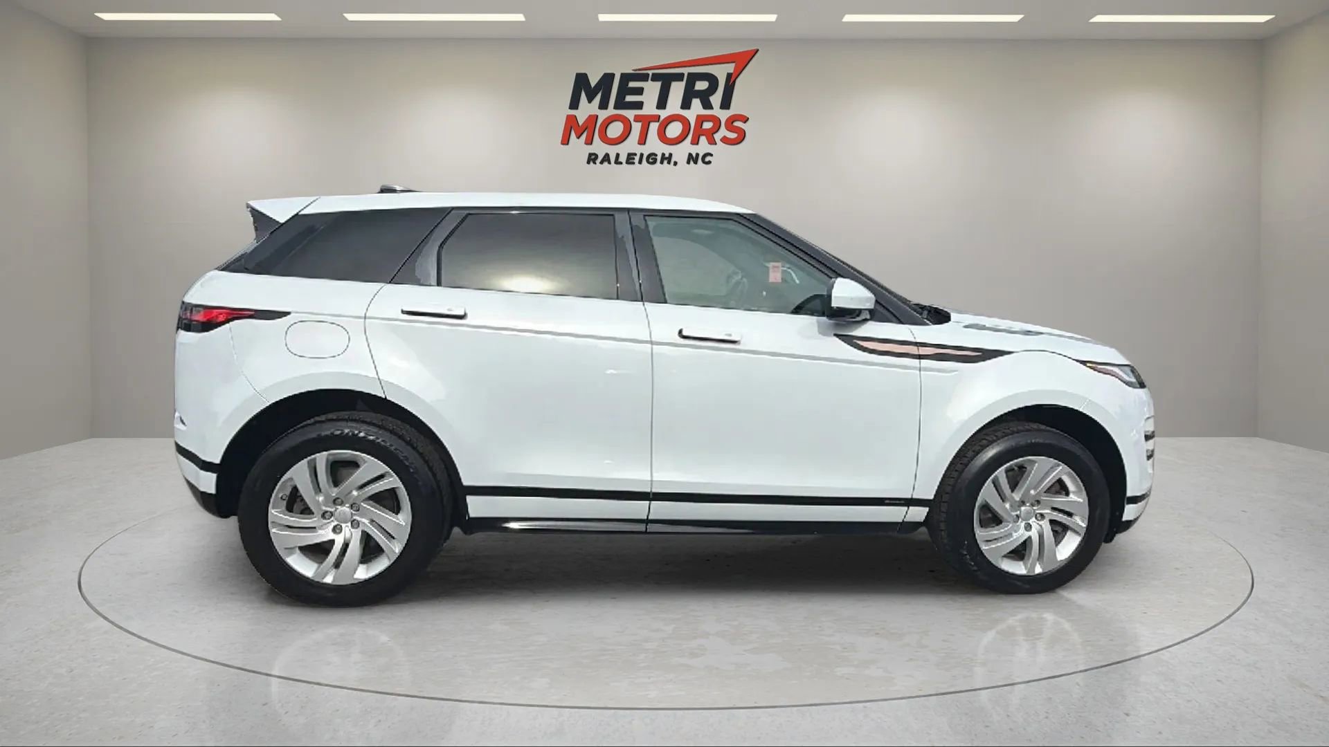 Used 2020 Land Rover Range Rover Evoque R-Dynamic S image 2