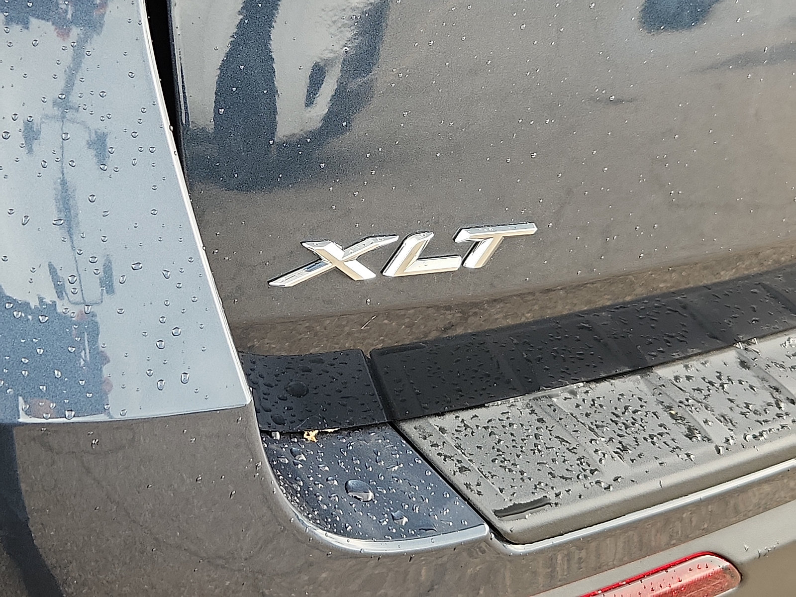 Used 2023 Ford Explorer XLT w/ Equipment Group 202A AWD/4WD image 30